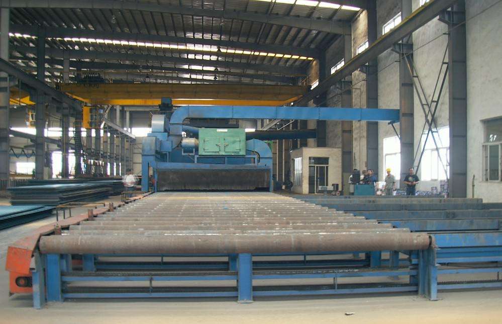 通過(guò)式拋丸機(jī)在車(chē)間內(nèi)調(diào)試