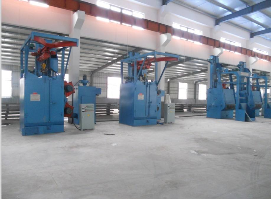 華旭車間的吊鉤式拋丸機(jī)